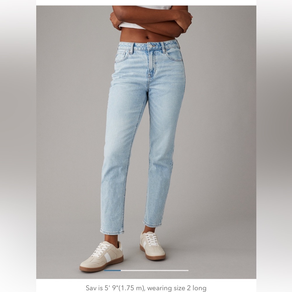 BNWT AEO Strigid Mom Jean in Blue Breeze